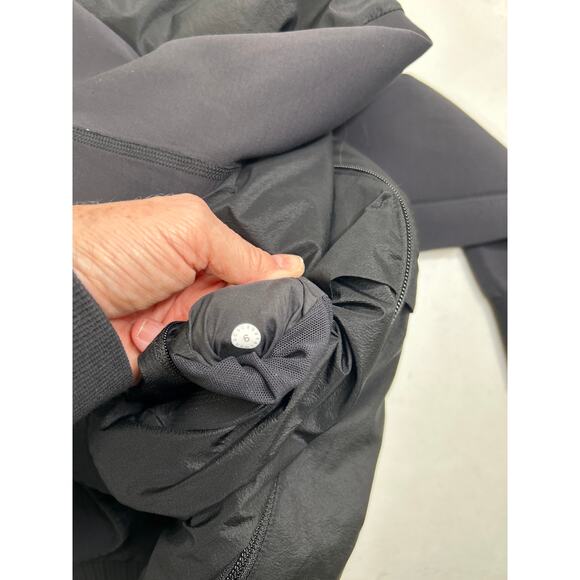 Lululemon Non-Stop Bomber Reversible Jacket in Black. Size 6. - Picture 11 of 12